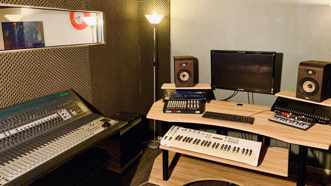 Studio V art school